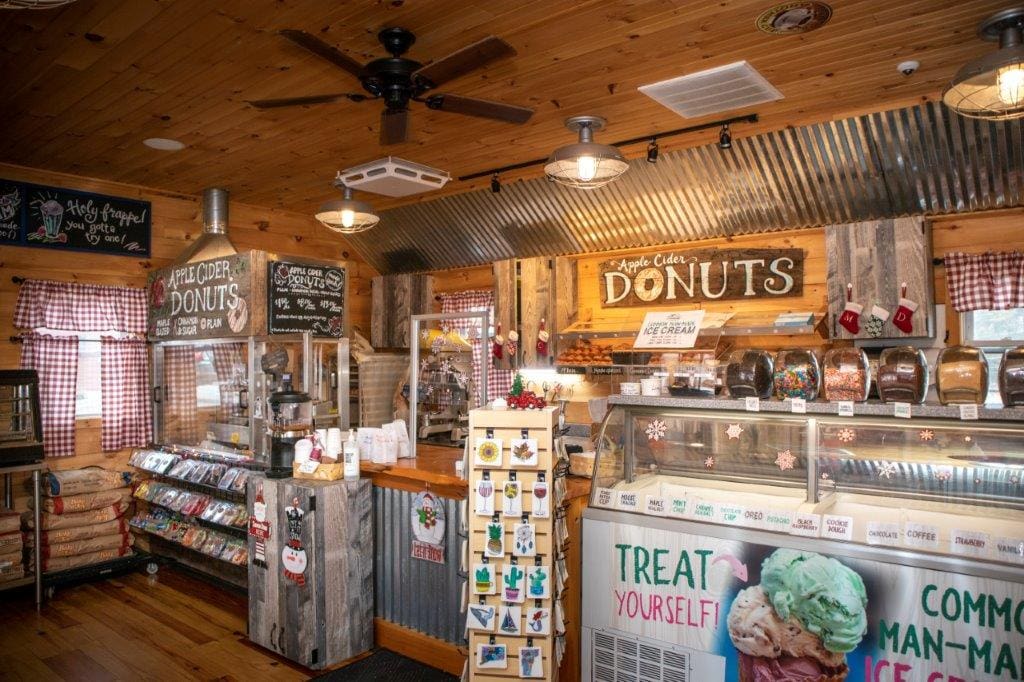 donutshop_0649_50692634297_o